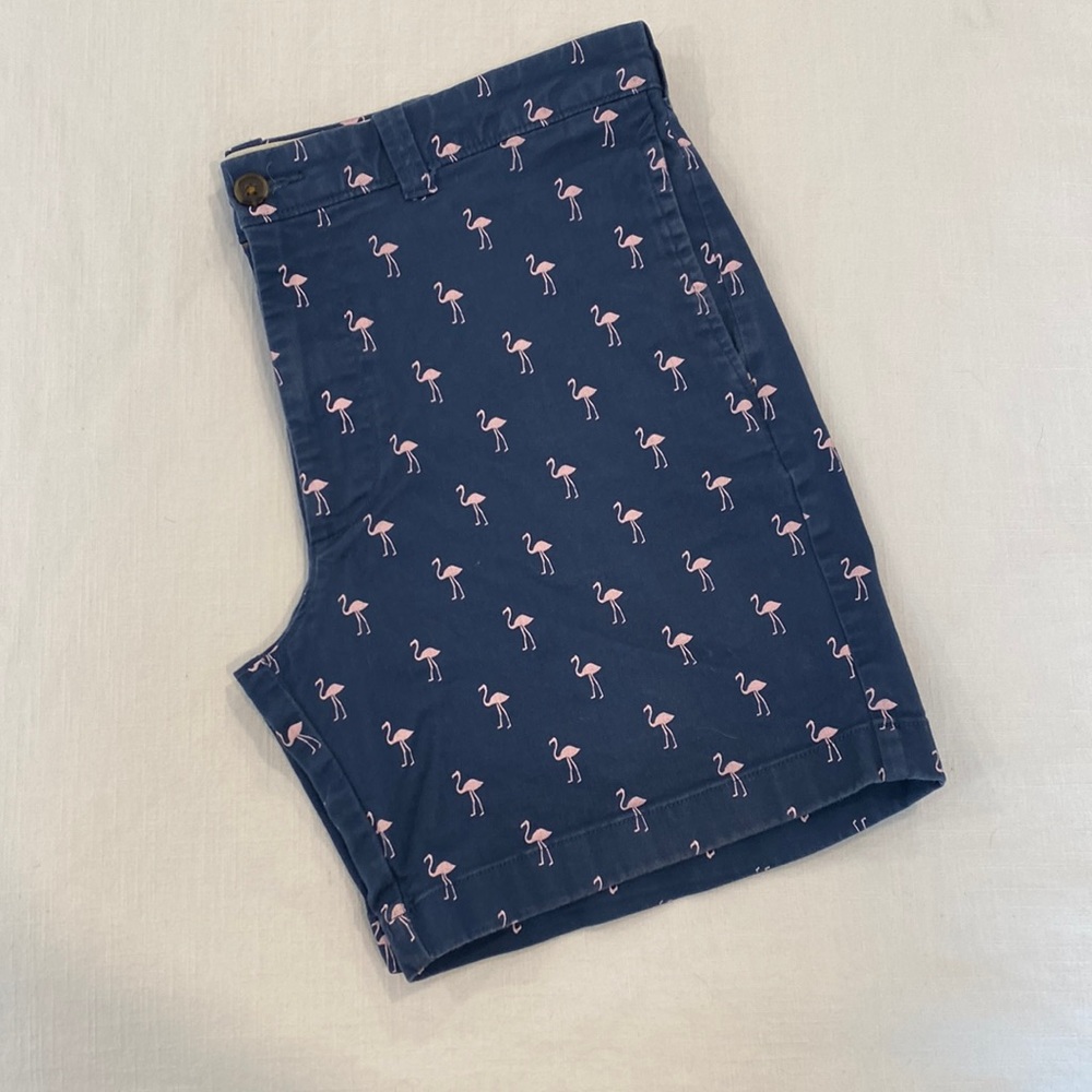 JCrew Factory 7" flex khaki short in navy with flamingo pattern, 34"